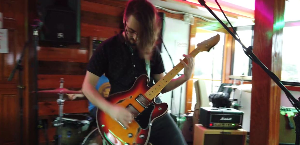 VIDEO: El Modernist Performs “Fine” Aboard Dutch Apple Cruises in Albany, NY