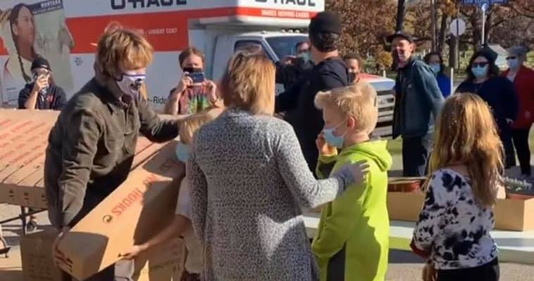 Billy Strings Donates 200 Guitars To His Hometown Elementary School