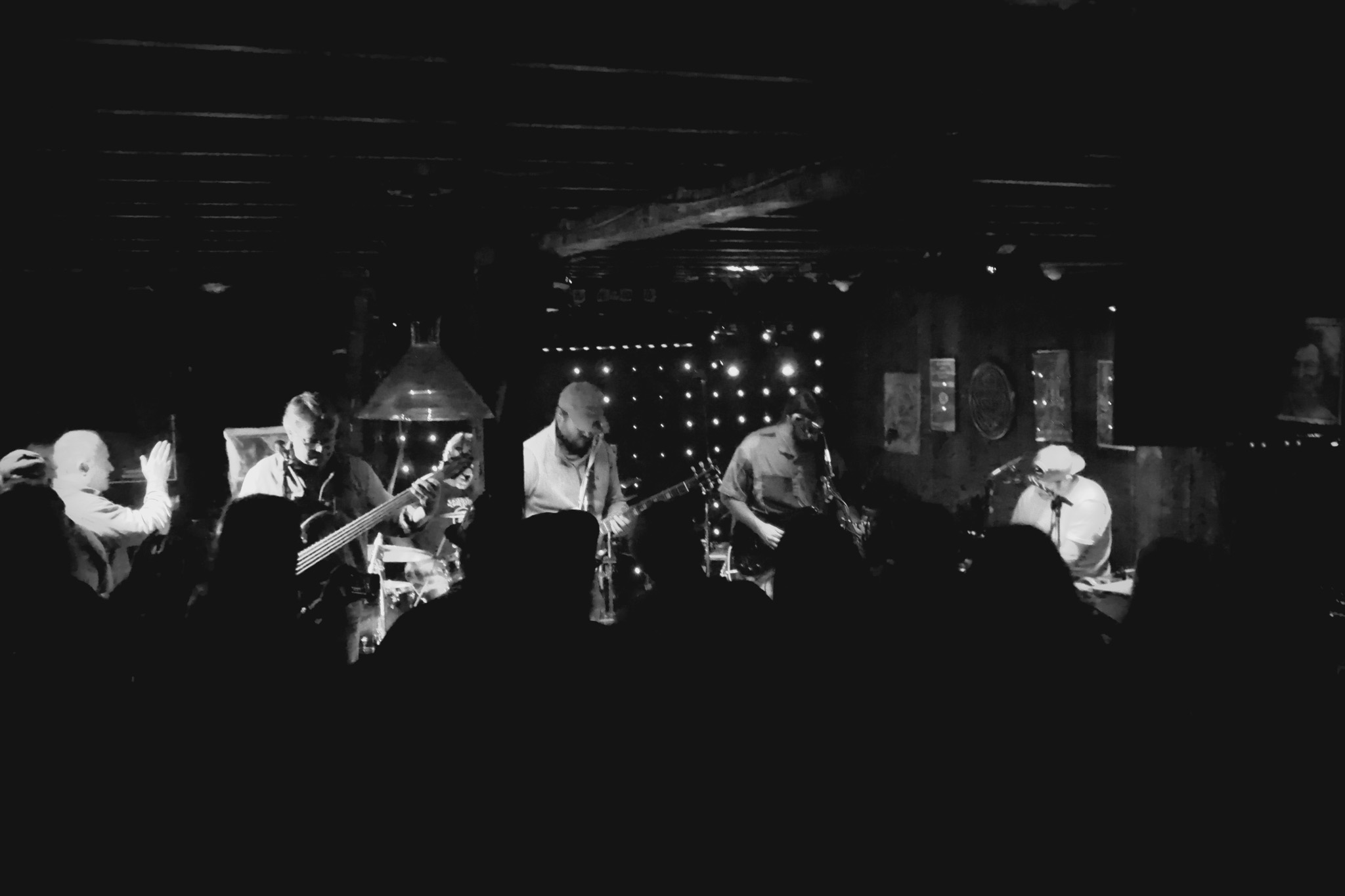 Recap: Neon Avenue Packs The Rustic Barn in Troy, NY